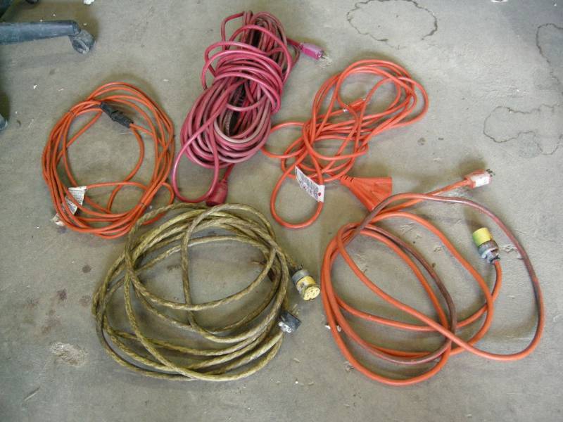 lot 18 image: Group Extension Cords