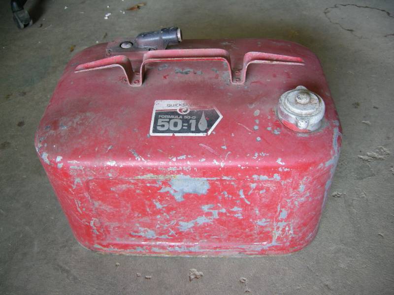 lot 20 image: Metal Outboard Gas Can