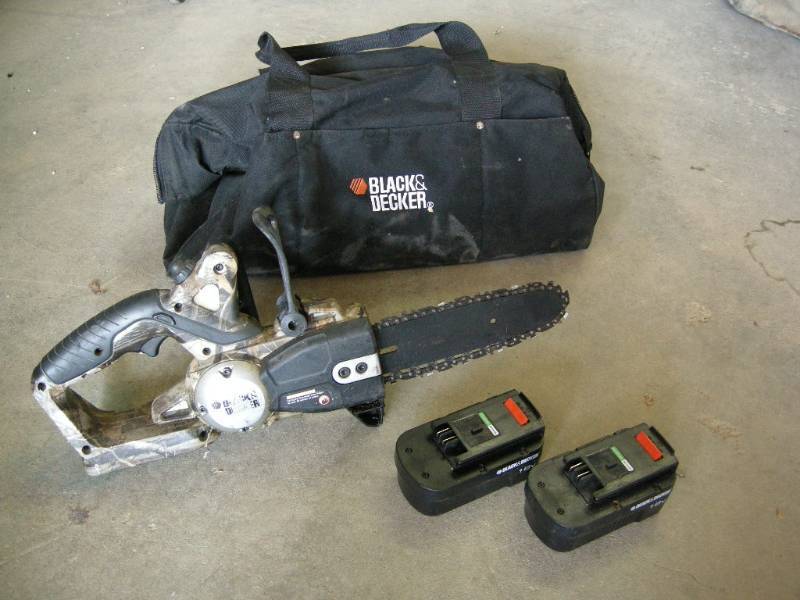 lot 29 image: Black & Decker 18V Cordless Chainsaw