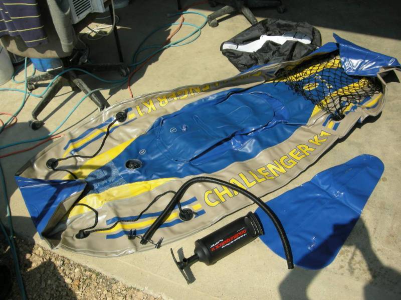lot 32 image: Intex Inflatable Kayak