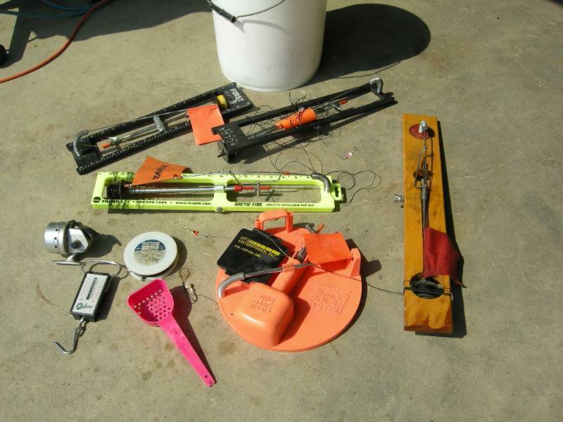 lot 36 image: Ice Fishing Items