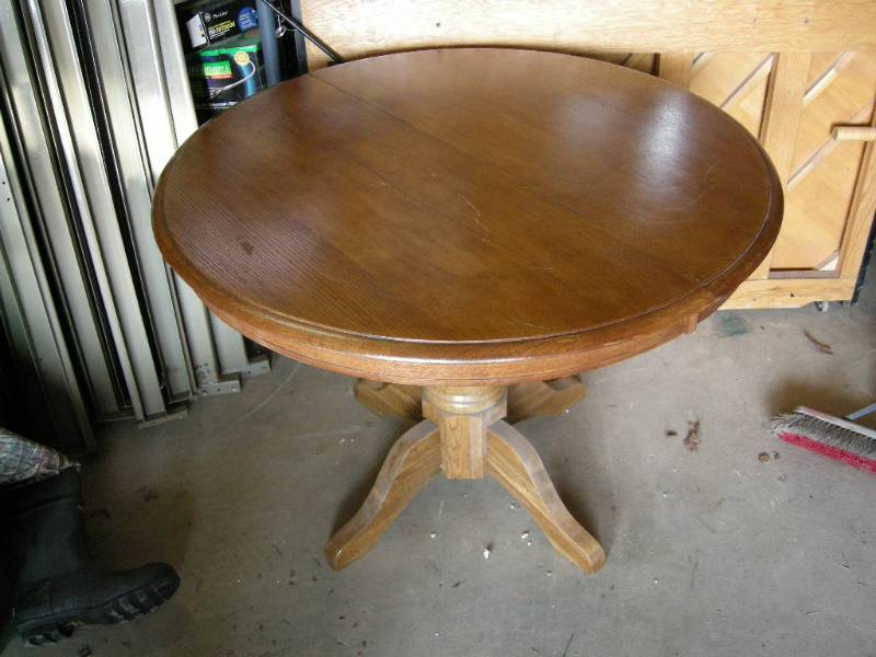 lot 42 image: Oak Pedestal Table