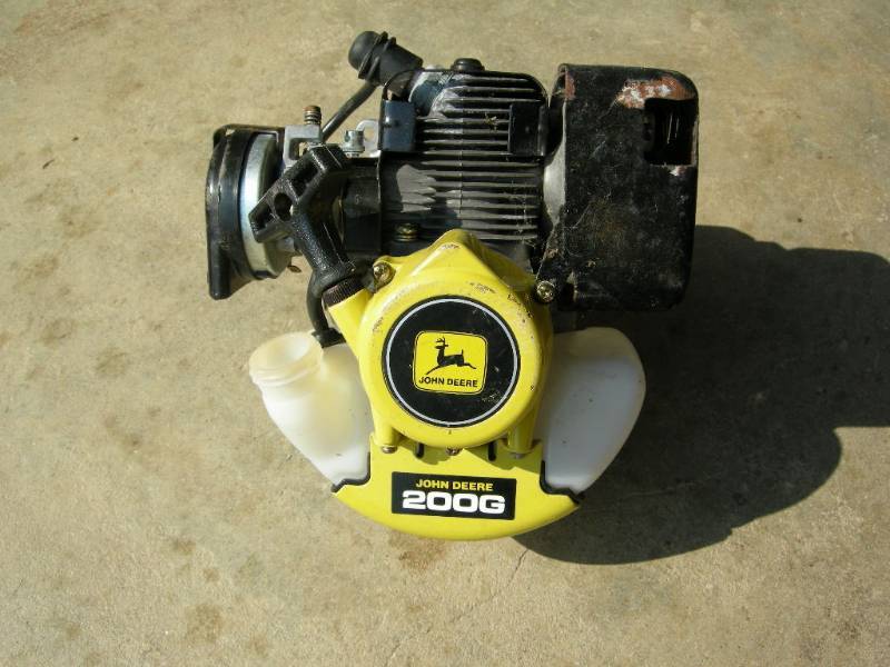 lot 43 image: John Deere Weed Whip Engine