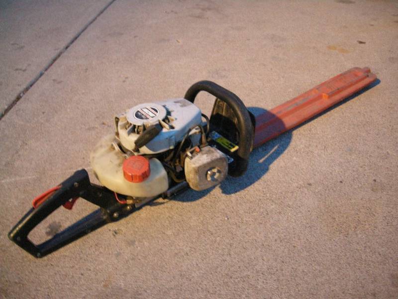 lot 24 image: Echo 150 Gas Hedge Trimmer