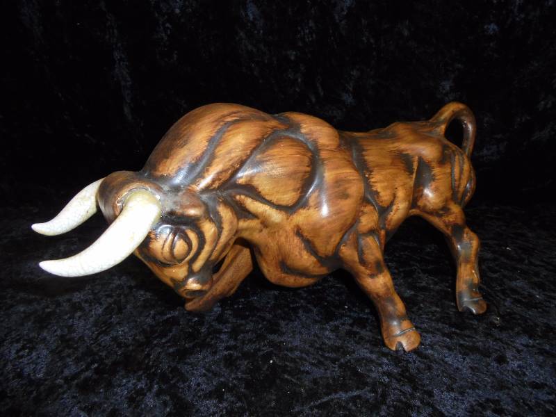lot 30 image: Ceramic Bull