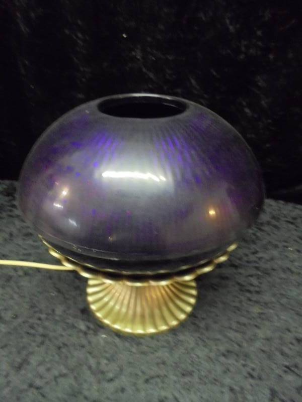 lot 49 image: Vintage Purple Saucer Lamp