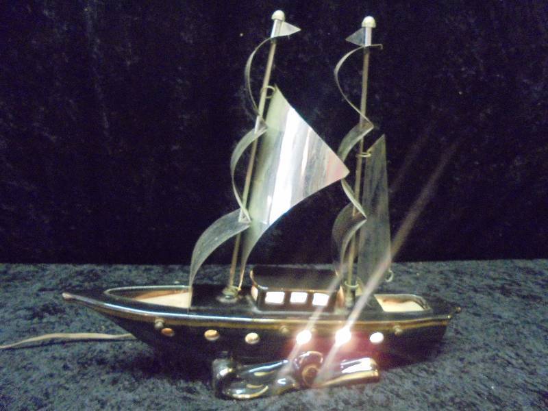 lot 59 image: Vintage 1950s Ceramic Sailboat TV Lamp