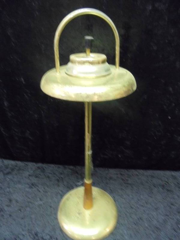lot 61 image: Standing Floor Ash Tray - Goldtone