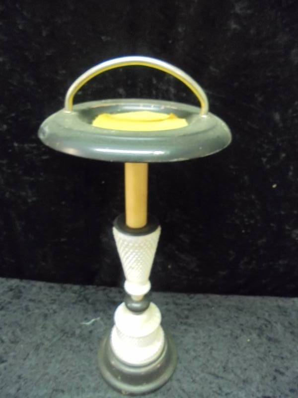 lot 62 image: Standing Floor Ash Tray - Milkglass