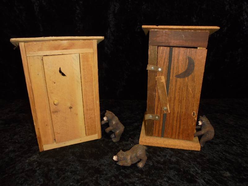 lot 64 image: Lot - Outhouses & Bear Dcor
