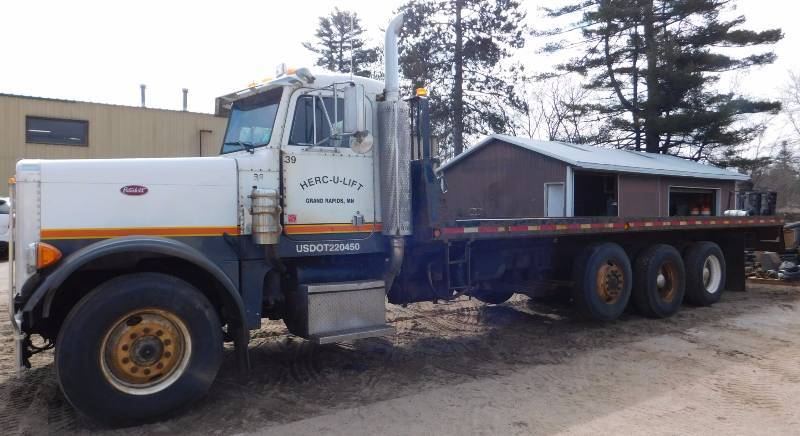 lot 1 image: 1991 Peterbilt Flatbed Truck
