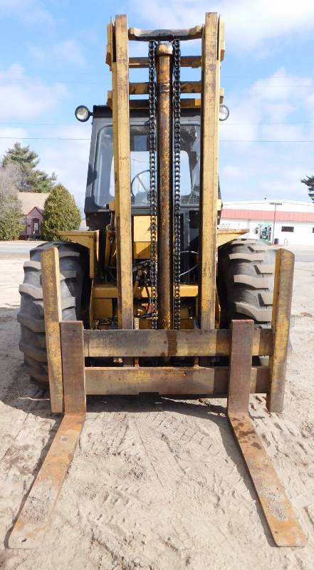 lot 3 image: 8000lb Allis-Chalmers 708C Forklift