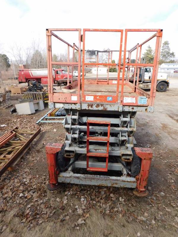 lot 7 image: SJ7135 SkyJack Rough Terrain Manlift