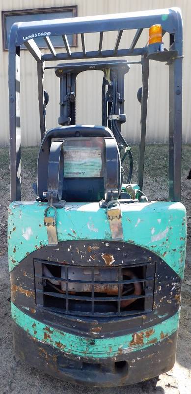 lot 8 image: Mitsubishi FGC15K Forklift