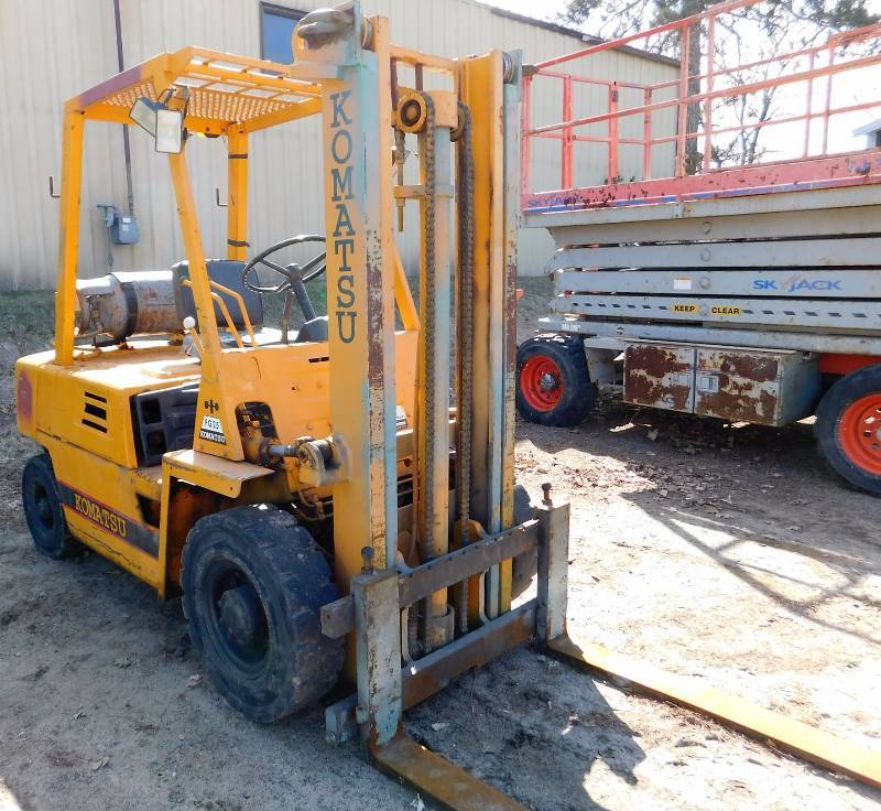 lot 9 image: Komatsu FG25 Forklift