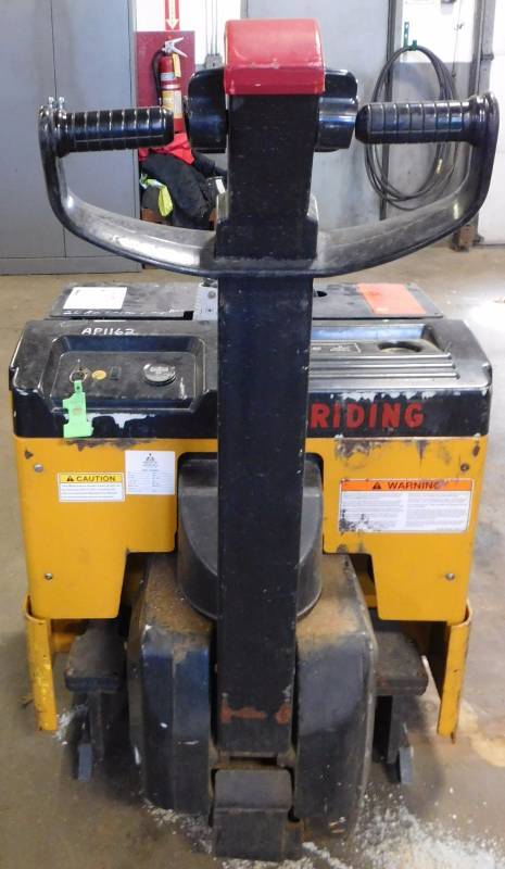 lot 13 image: Big Joe PTE 45 Pallet Jack