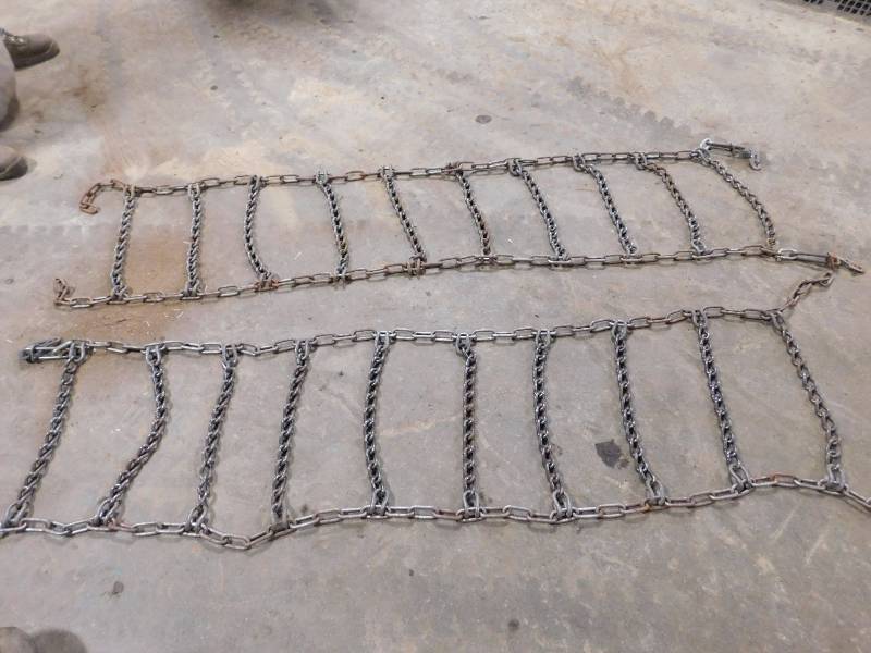 lot 15 image: Snow Chains