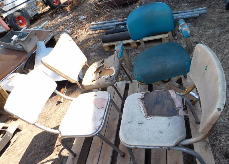 lot 25 image: Lot of Misc Chairs