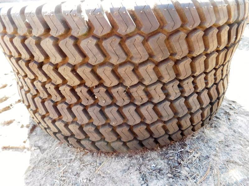 lot 26 image: Turf Tire
