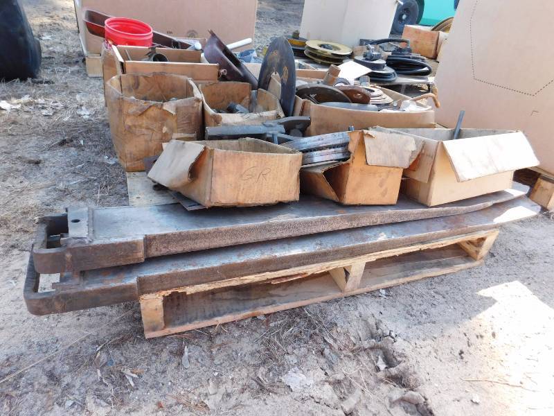 lot 30 image: Misc Engine Parts & Fork Extensions