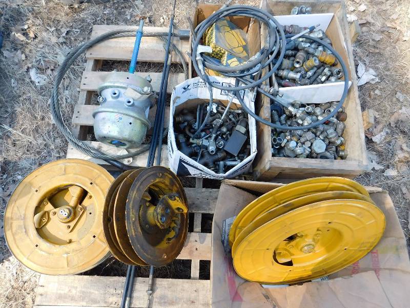 lot 34 image: Lot of Misc Parts
