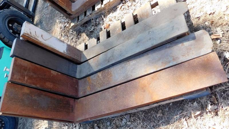 lot 42 image: 4 Pairs of Class 3 Forklift Forks