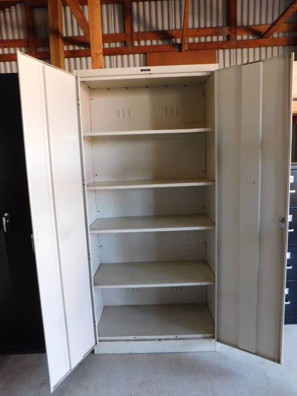 lot 54 image: Metal Shelving Cabinet
