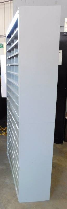 lot 69 image: Safco Metal Literature Stand