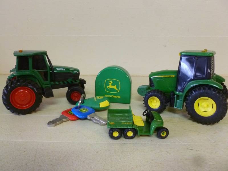 lot 7 image: Ertl - John Deere Tractor
