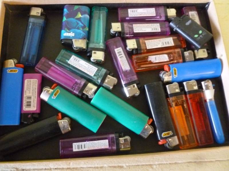 lot 14 image: Cigarette Lighters
