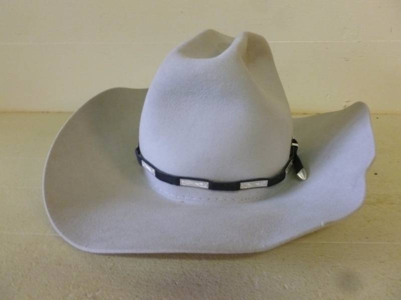 lot 19 image: Cowboy Hat