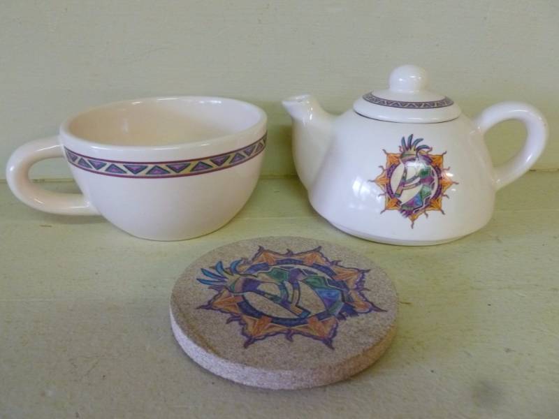 lot 26 image: Decorative