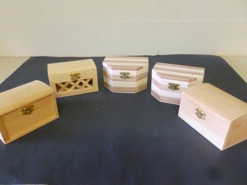 lot 58 image: Jewelry Boxes