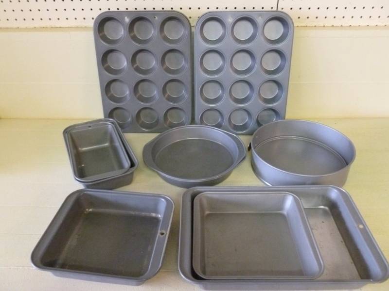 lot 66 image: Bakeware