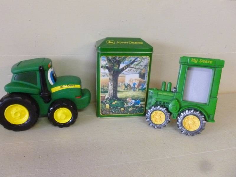 lot 69 image: John Deere Collectible