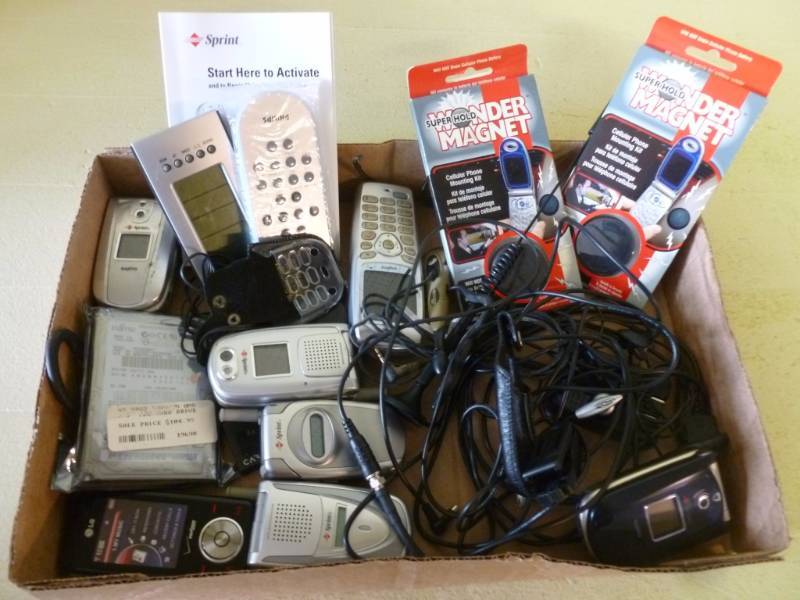 lot 86 image: Cell Phones