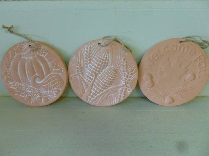lot 96 image: Decorative