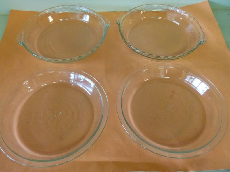 lot 109 image: Pie Plates