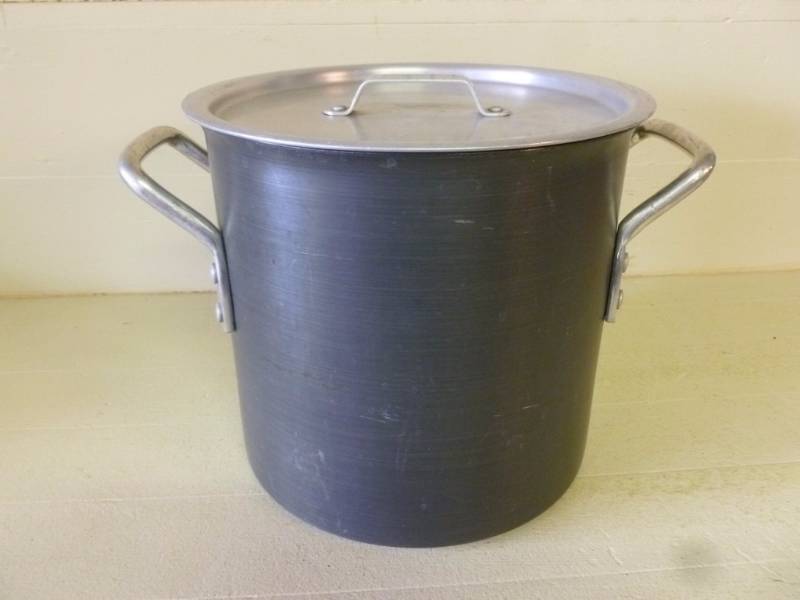 lot 110 image: Commercial Cookware