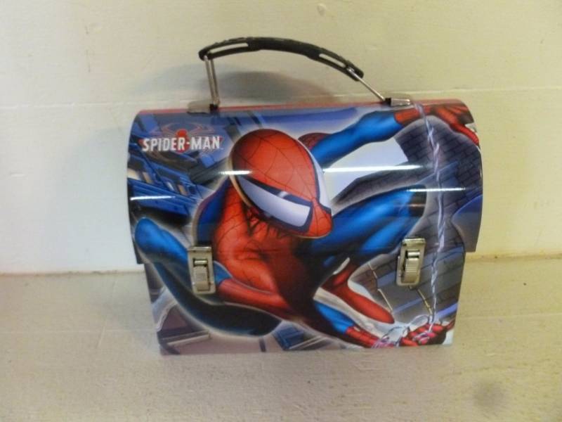 lot 114 image: Metal Lunchbox
