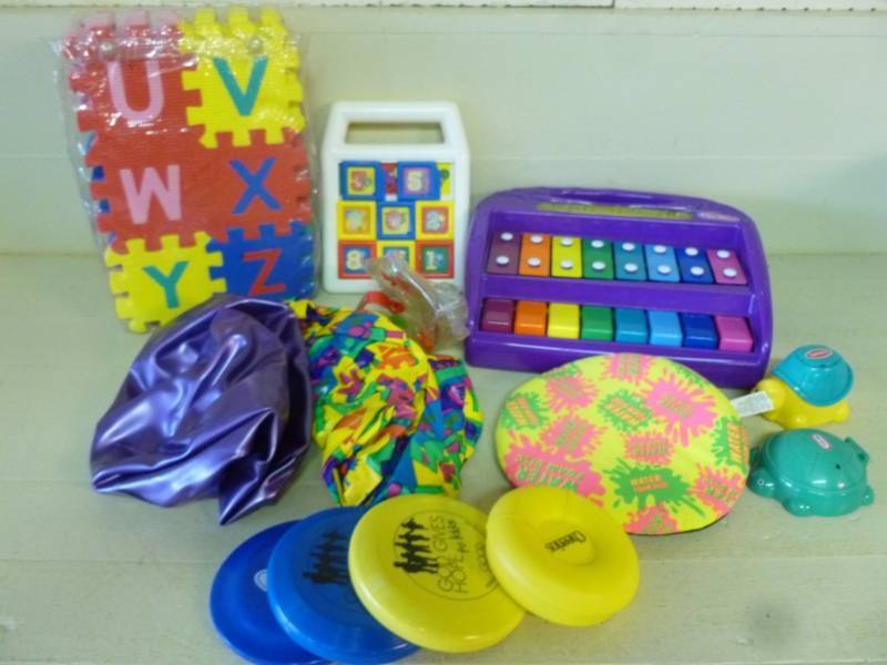 lot 125 image: Toddler Toys