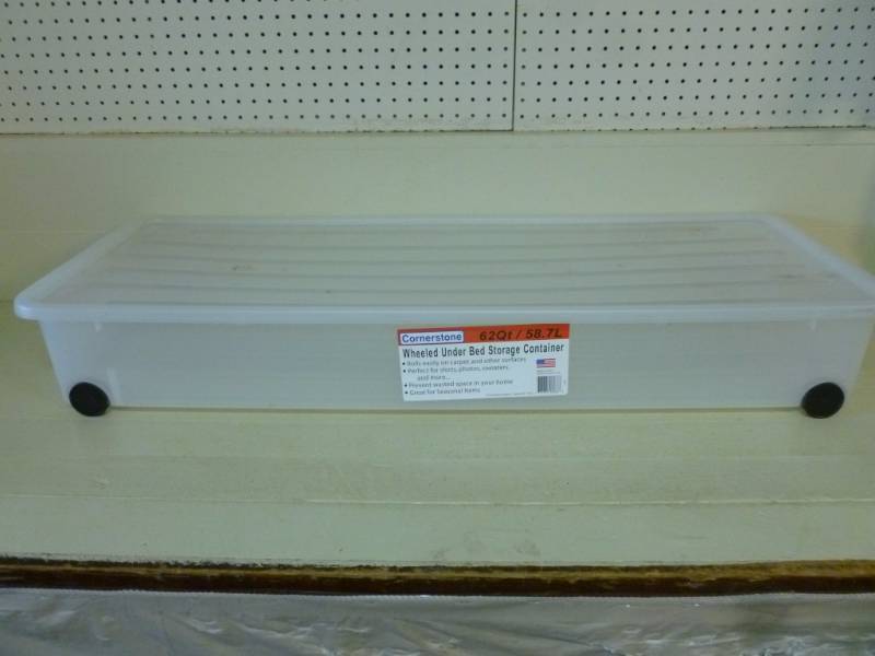 lot 128 image: Storage Tote