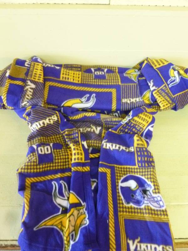 lot 154 image: Minnesota Vikings Clothes