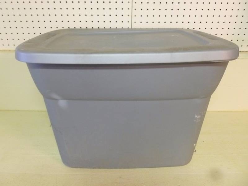 lot 175 image: Storage Tote