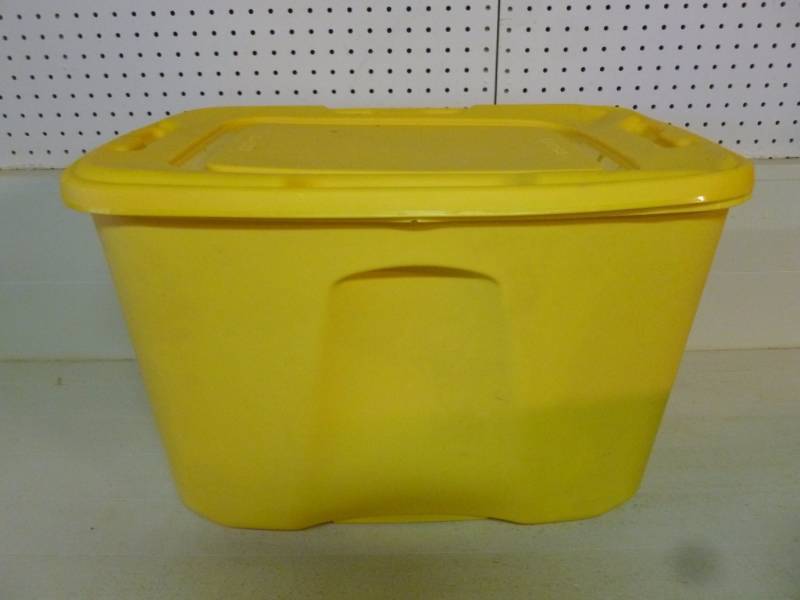 lot 182 image: Storage Tote