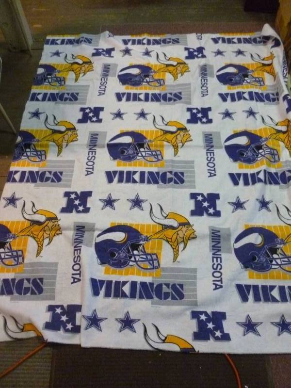 lot 190 image: Minnesota Vikings Blanket