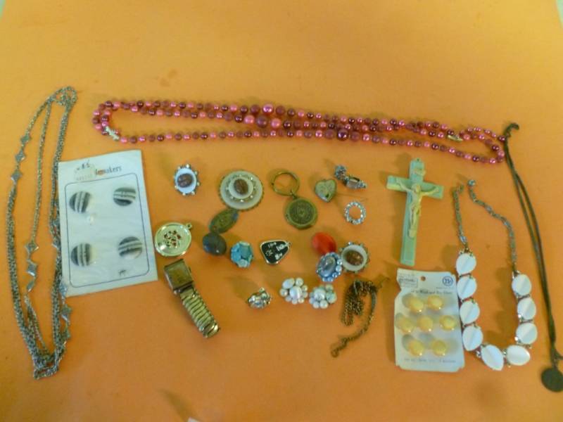 lot 191 image: Jewelry