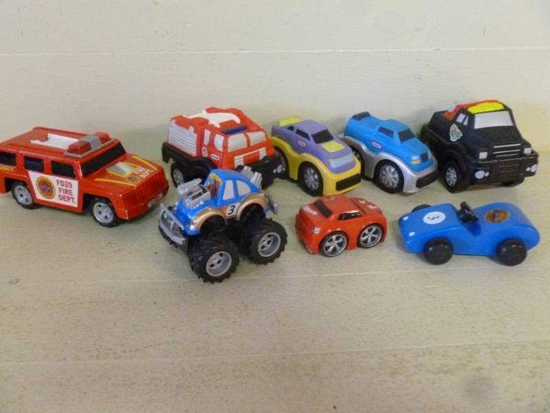 lot 225 image: Toys