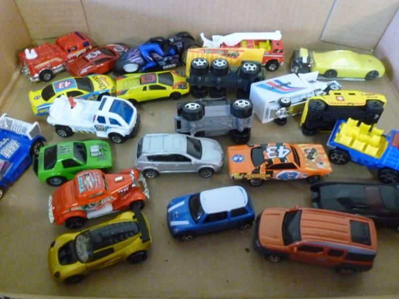 lot 228 image: Matchbox Cars