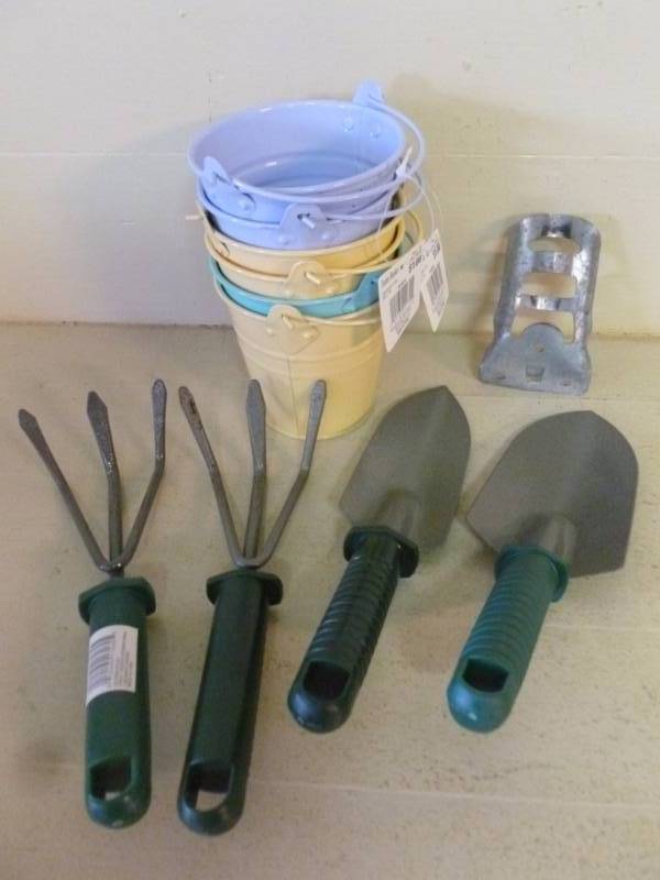 lot 236 image: Flower Garden Tools